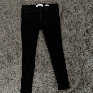Hollister Black Low-Rise Super Skinny Jean size 5 short